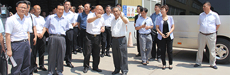 全國(guó)政協(xié)常委、經(jīng)濟(jì)委員會(huì)副主任陳錫文同志及省市領(lǐng)導(dǎo)前往吉林德翔物流有限公司參觀(guān)調(diào)研